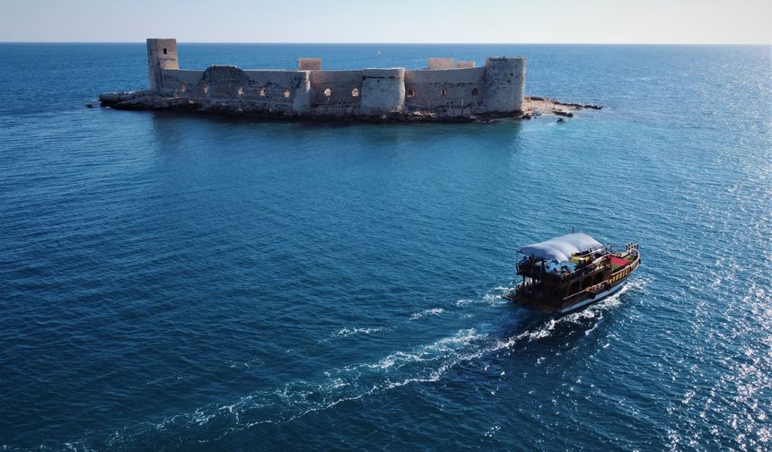 Kızkalesi’nde sonbaharda deniz keyfi